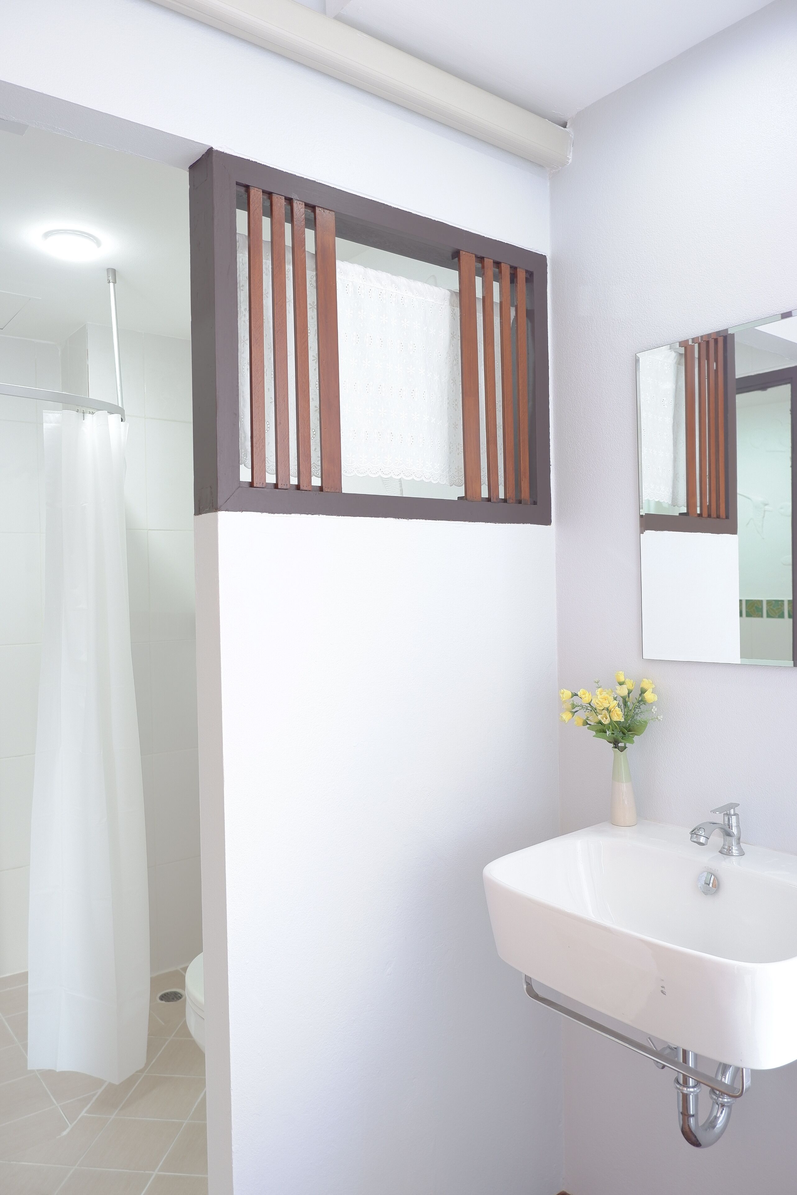 standard double room | bathroom | shower, free toiletries, hair dryer, slippers