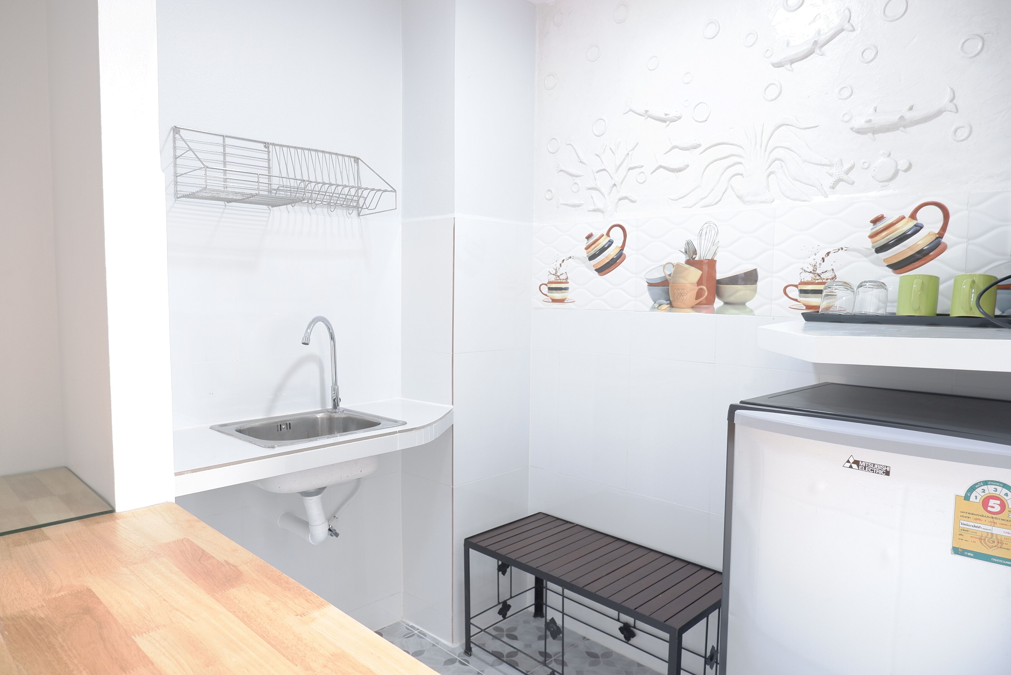 studio suite | private kitchen | fridge, electric kettle