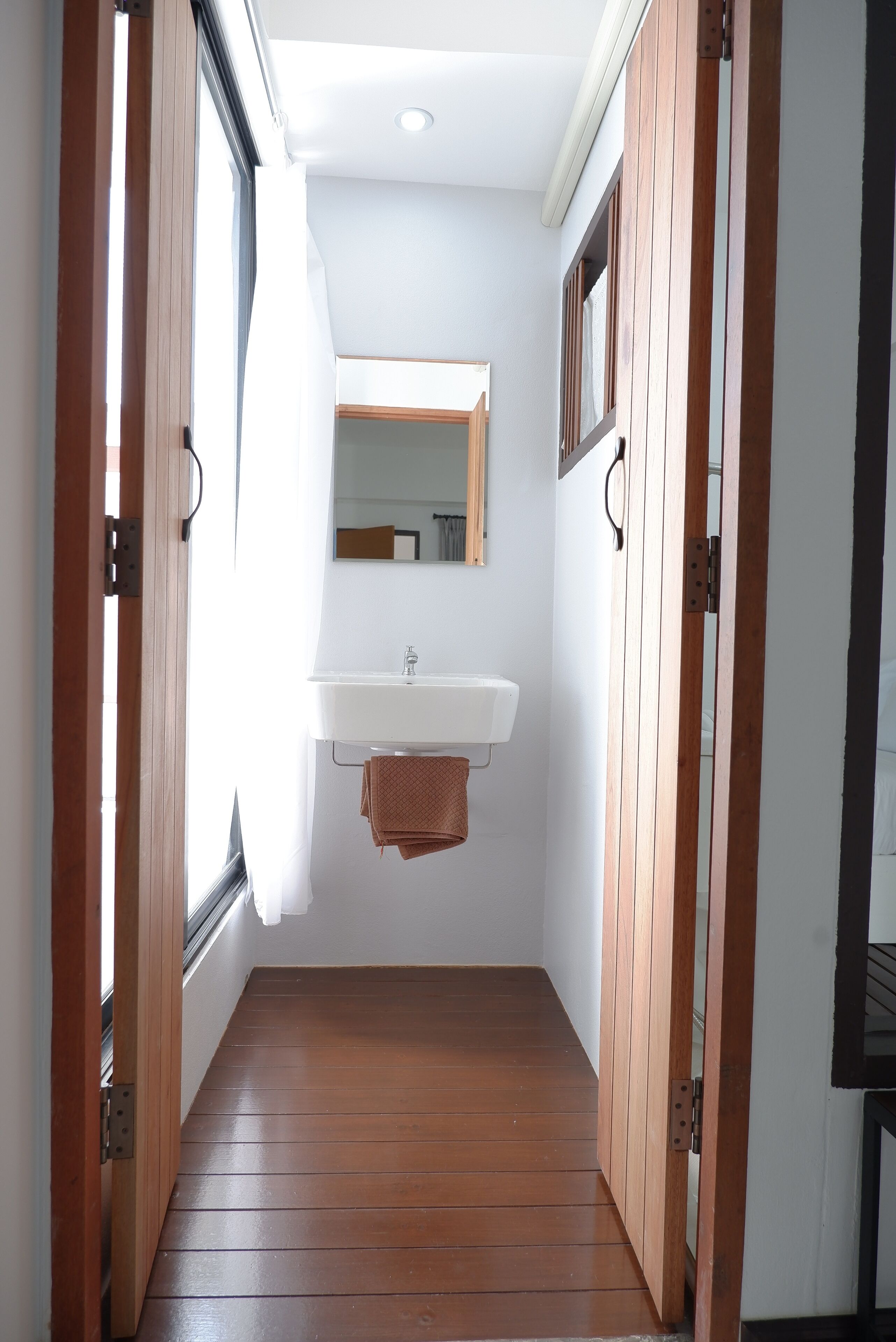 Standard Single Room | Bathroom | Shower, free toiletries, hair dryer, slippers