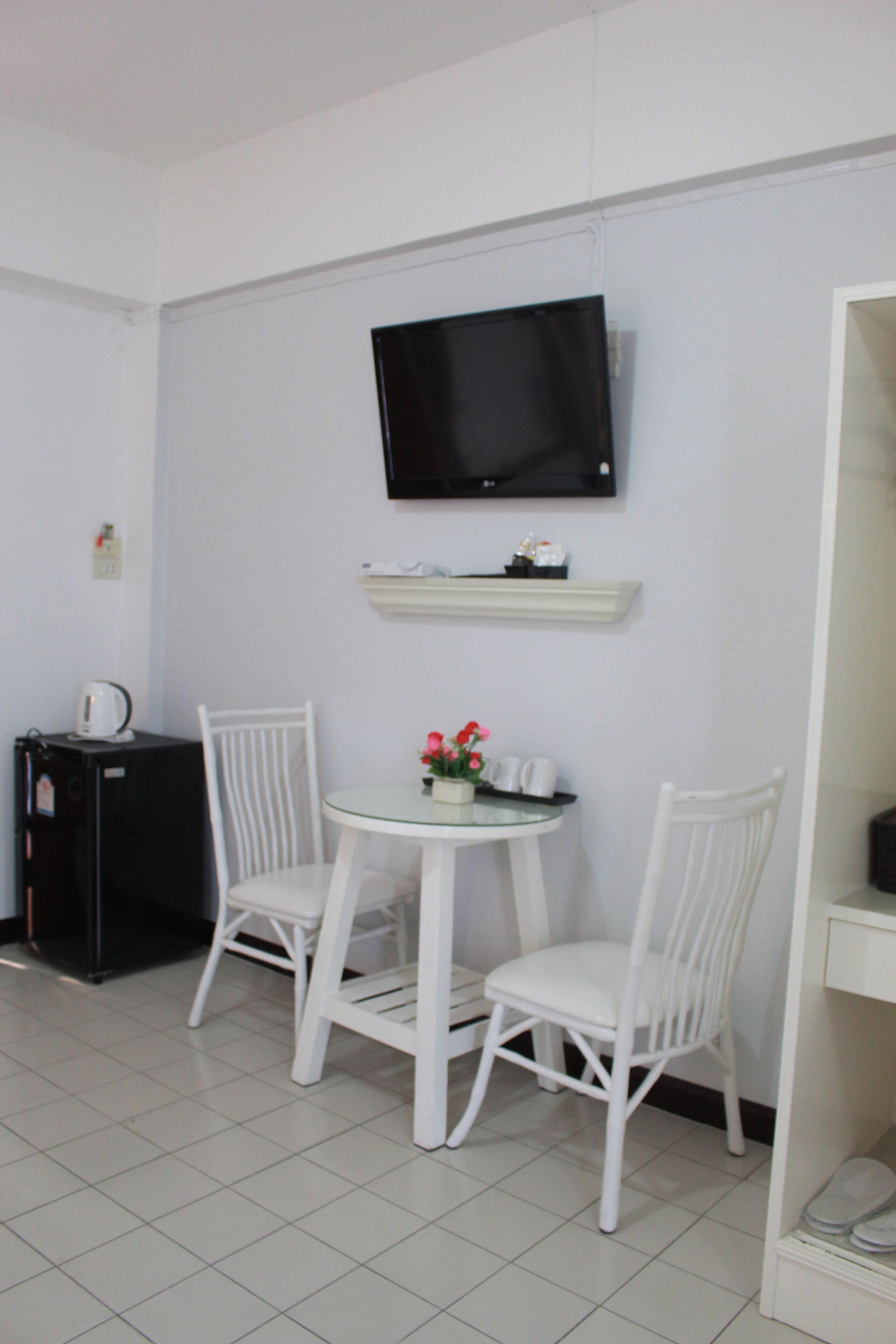 standard double room | living area | flat-screen tv