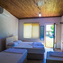 Standard Quadruple Room | Free WiFi, bed sheets