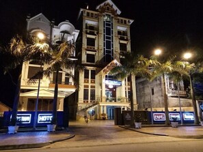 Front of property – evening/night - Duong Thanh Hotel (Hai Phong)