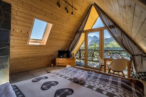 Comfort-Apartment, 1 Doppelbett | Individuell dekoriert, individuell eingerichtet, Bügeleisen/Bügelbrett