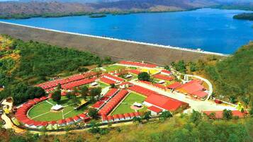 Vista frontal de la propiedad