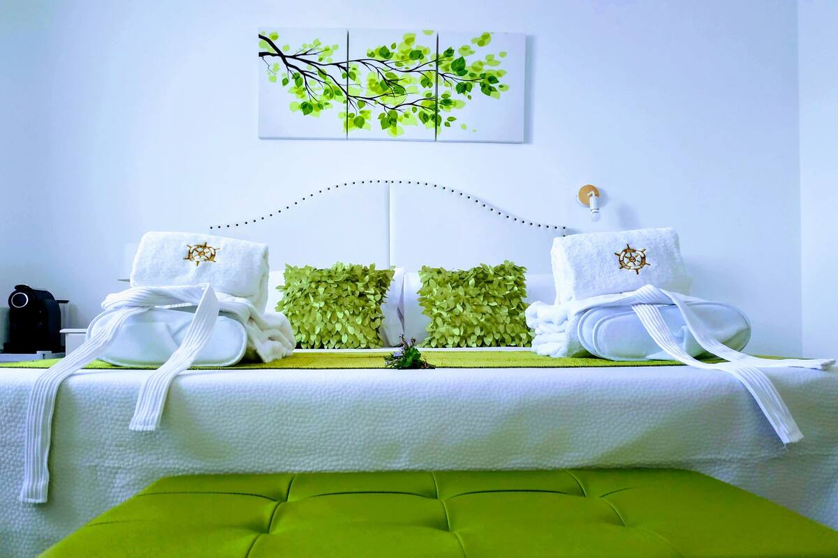 Deluxe Double Room, 1 Double Bed, Mountain View | Premium bedding, in-room safe, individually decorated
