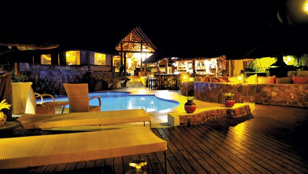 Outdoor pool, pool loungers - Sebatana Private Reserve (Vaalwater)