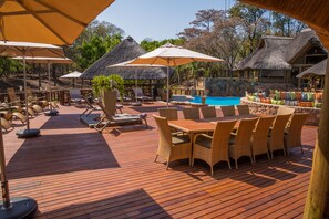 Breakfast, lunch and dinner served