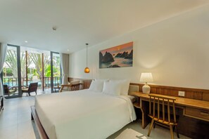 Minibar, Zimmersafe, Schreibtisch, laptopgeeigneter Arbeitsplatz