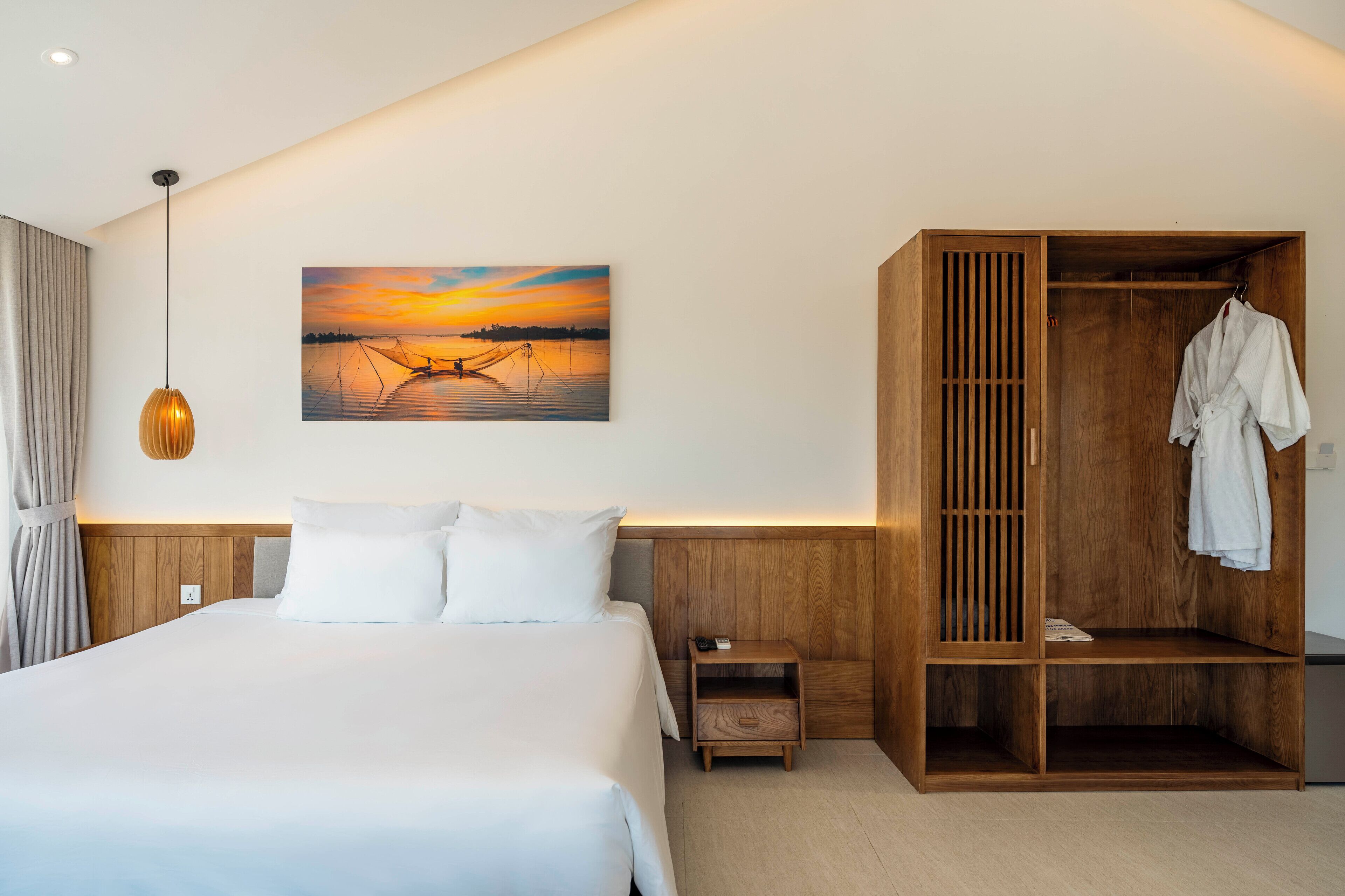 premier room, partial sea view | 1 bedroom, minibar, in-room safe, desk