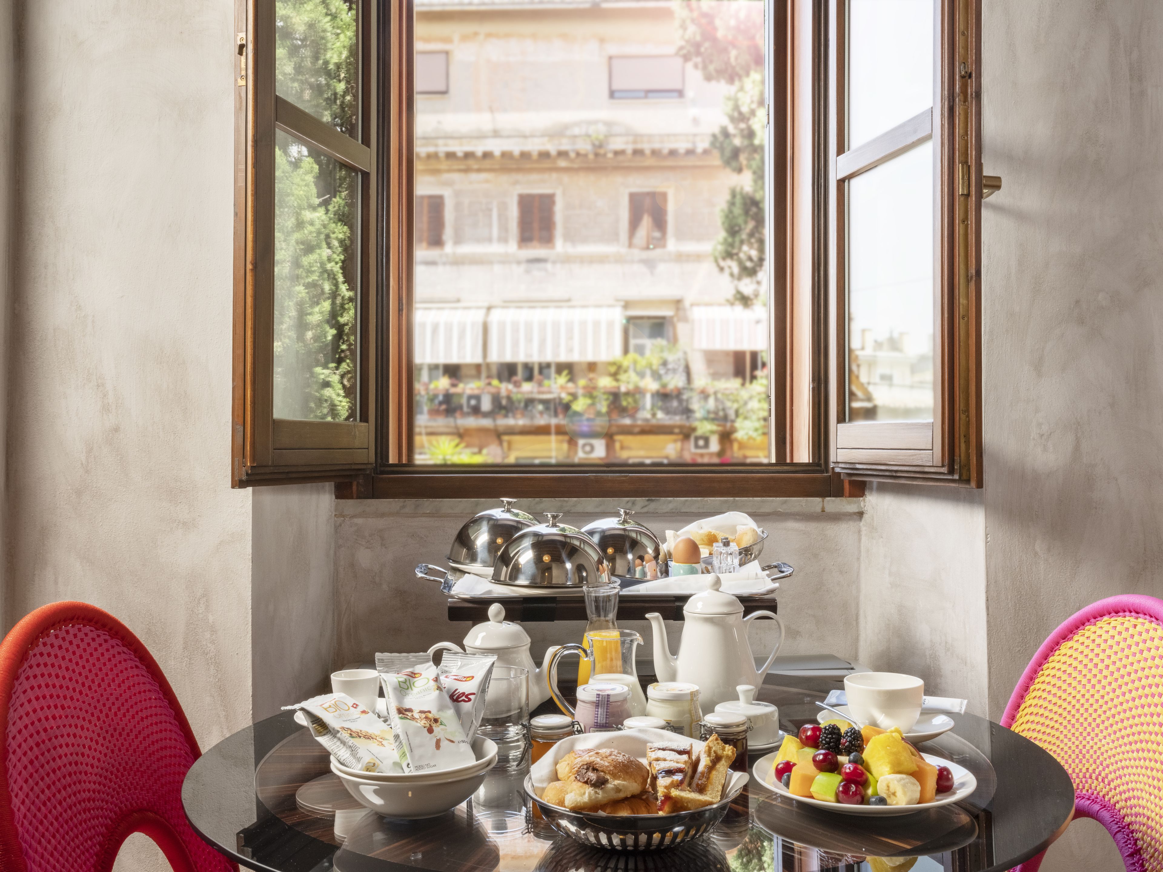 Desayuno continental (EUR 10 por persona) 