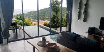 Villa Premium - 2 sovrum | Vardagsrum | 48-tums platt-tv med digitalkanaler, smart-tv och Netflix