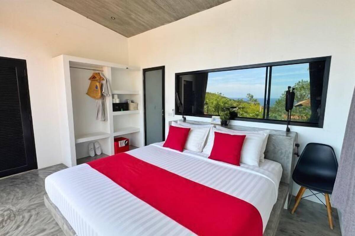 Roupas de cama premium, frigobar, cofres nos quartos