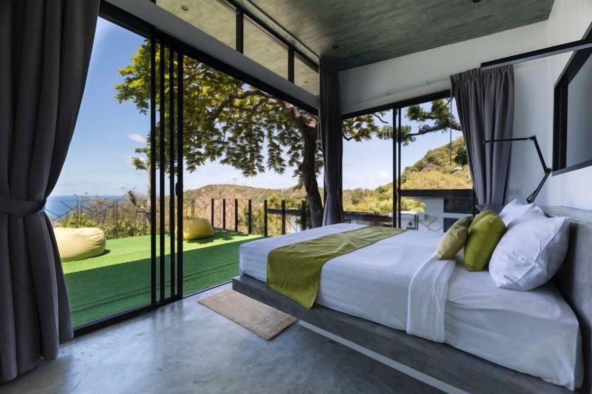 Ropa de cama de alta calidad y minibar 