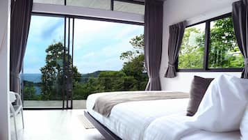 2-Bedroom Pool Villa (Brown) | Luxe beddengoed, een minibar, een kluis op de kamer