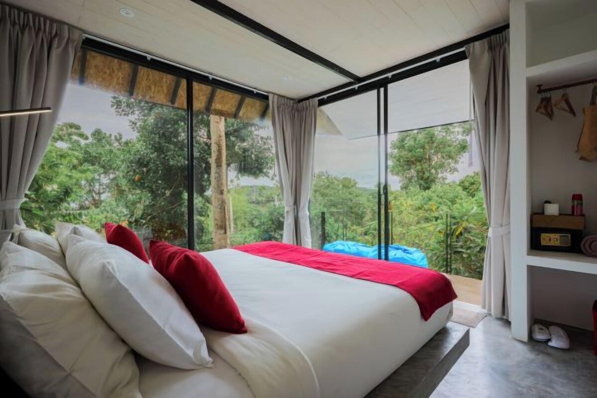 Premium bedding, minibar, in-room safe, blackout curtains