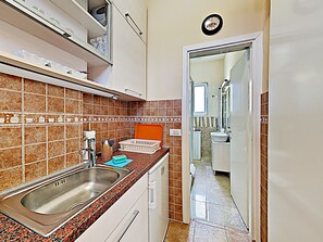 Lägenhet City - 1 queensize-säng med bäddsoffa - balkong - utsikt mot staden | Eget kök | Stort kylskåp, mikrovågsugn, spishäll och vattenkokare