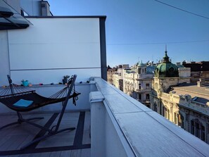 Hypo-allergenic bedding, in-room safe, individually decorated - Basco Knez Mihailova Apartments (Belgrade)