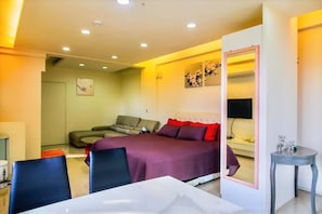 Desk, free WiFi, bed sheets - Sanyi Wei Wei Feng (Sanyi)