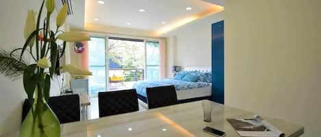 Bureau, Wi-Fi gratuit, draps fournis