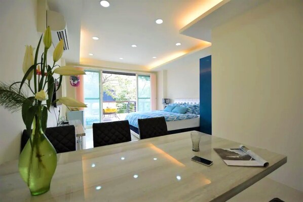 Family Double Room, 1 King Bed, Non Smoking | Desk, free WiFi, bed sheets - Sanyi Wei Wei Feng (Sanyi)