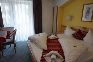 Habitación clásica con 1 cama matrimonial o 2 individuales, 1 cama matrimonial, para no fumadores | Vista desde la habitación