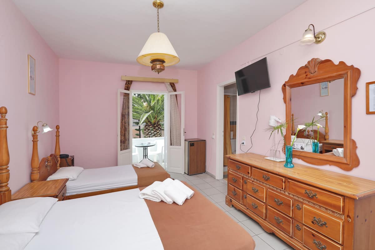 Triple Room, Garden View | Desk, free WiFi, bed sheets