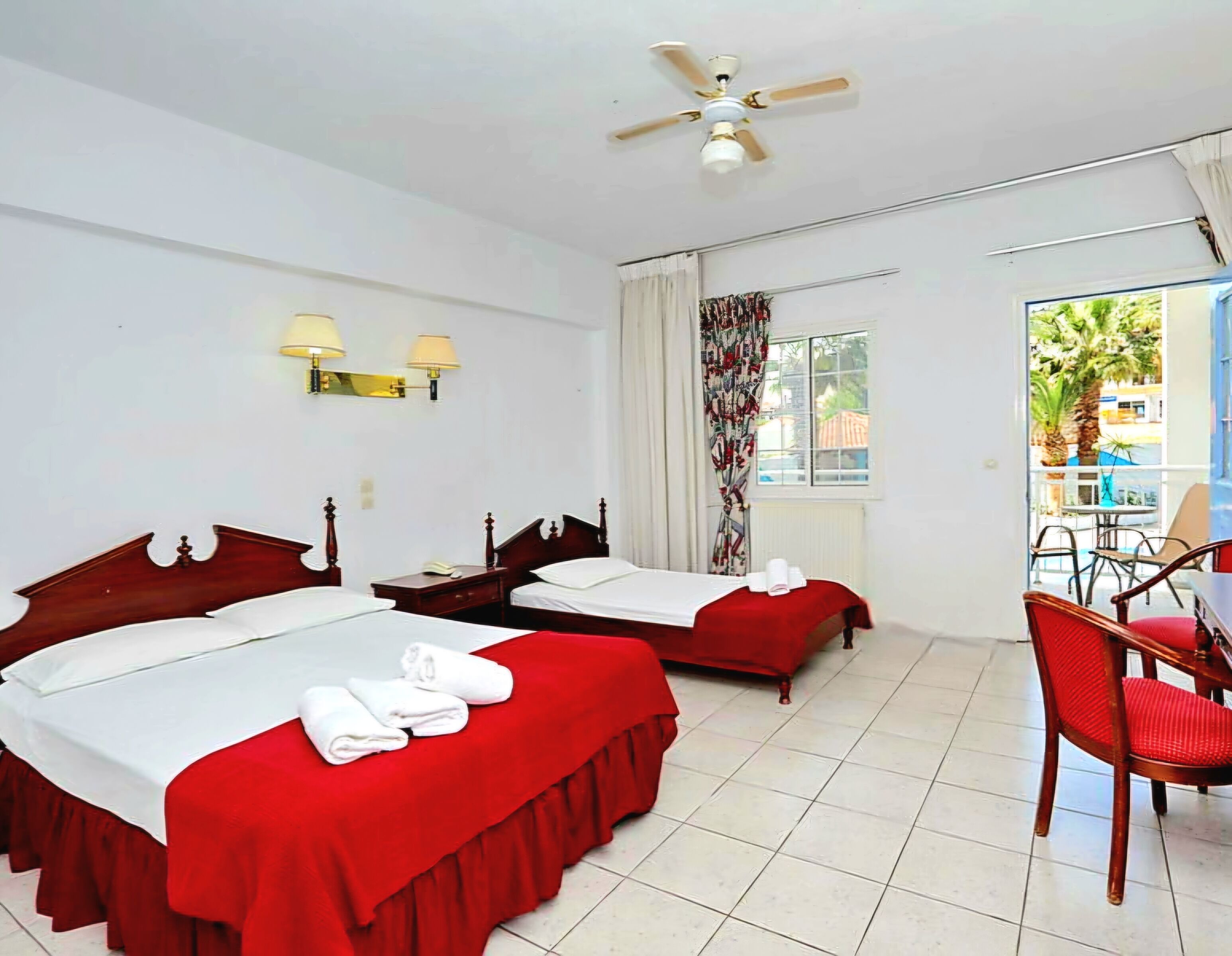 Superior Triple Room | Desk, free WiFi, bed sheets