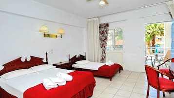 Superior Triple Room | Desk, free WiFi, bed sheets