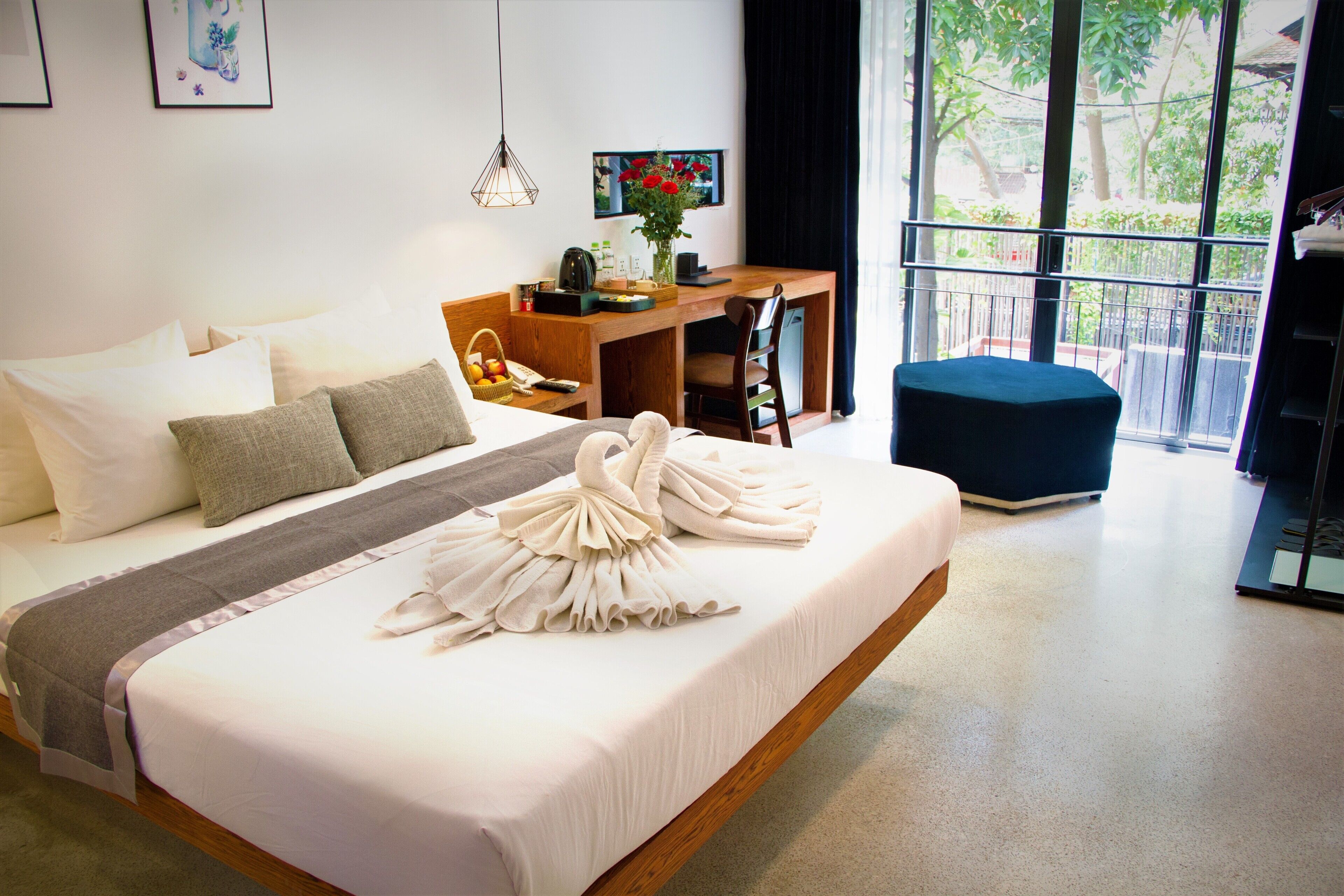 deluxe double | minibar, in-room safe, individually decorated, individually furnished