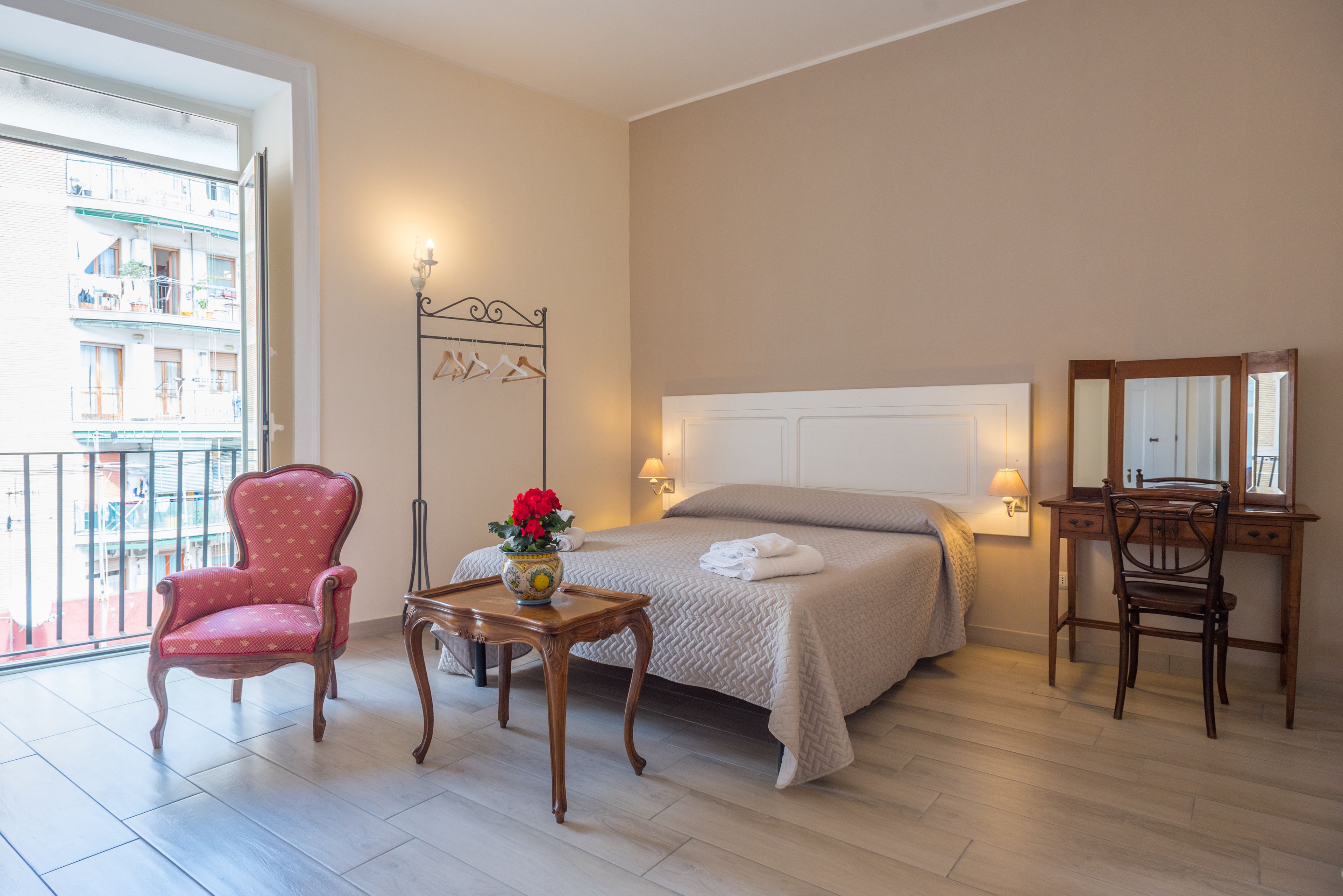 Quadruple Room | Desk, soundproofing, free WiFi, bed sheets