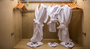 1 makuuhuone, minibaari, tallelokero huoneessa, työpöytä