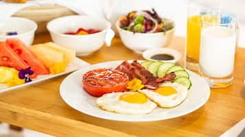 Daily buffet breakfast (CNY 128 per person)