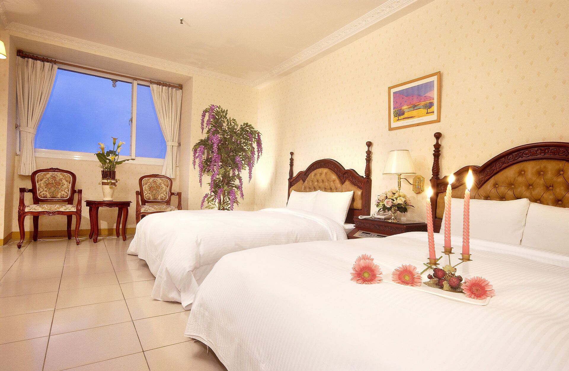 Family Room | Desk, blackout drapes, free WiFi, bed sheets