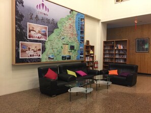 Lobby sitting area - Huang Tai Hotel (Jiaoxi)