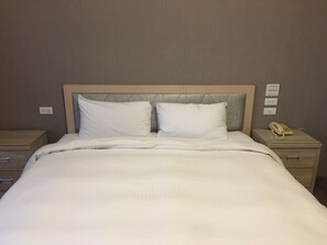 Chambre Élite double, 1 lit double, non-fumeur | Bureau, rideaux d’obscurcissement, accès au Wi-Fi (inclus)