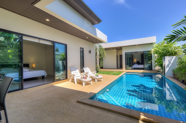 Outdoor pool, pool umbrellas, sun loungers