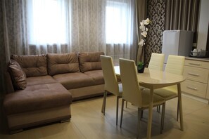 객실 내 금고, 각각 다른 스타일의 인테리어, 각각 다르게 가구 비치, 책상