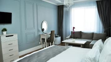 Junior-sviitti, 1 keskisuuri parisänky | Tallelokero huoneessa, yksilöllisesti sisustettu