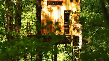 Holzhütte | Individuell dekoriert, individuell eingerichtet