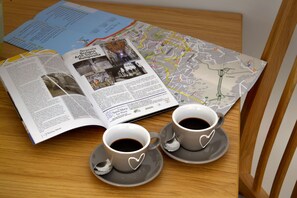 Deluxe Double Room | Room amenity - B&B La Locanda dell'Arte Museo (Naples)