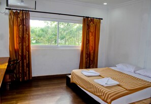 Desk, rollaway beds, bed sheets