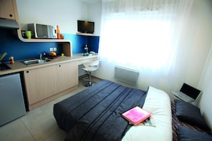 Studio | Individually decorated, individually furnished, desk, laptop workspace - Residence Les Portes d'Espagne (Perpignan)