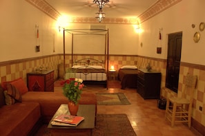 Quadrupla Superior, patio | Letti aggiuntivi (a pagamento), Wi-Fi gratuito, lenzuola