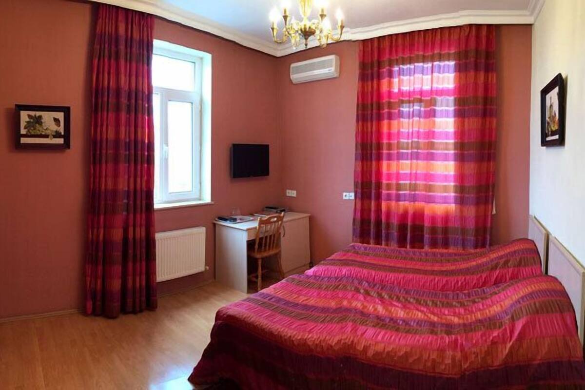Standard Twin Room, Non Smoking | Blackout drapes, WiFi (free), bed sheets