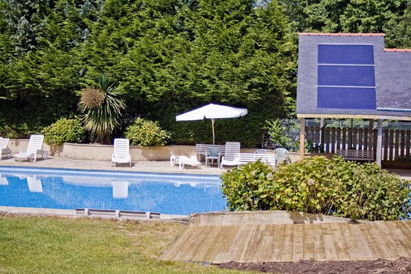Seasonal outdoor pool, open 9:30 AM to 7:00 PM, pool loungers