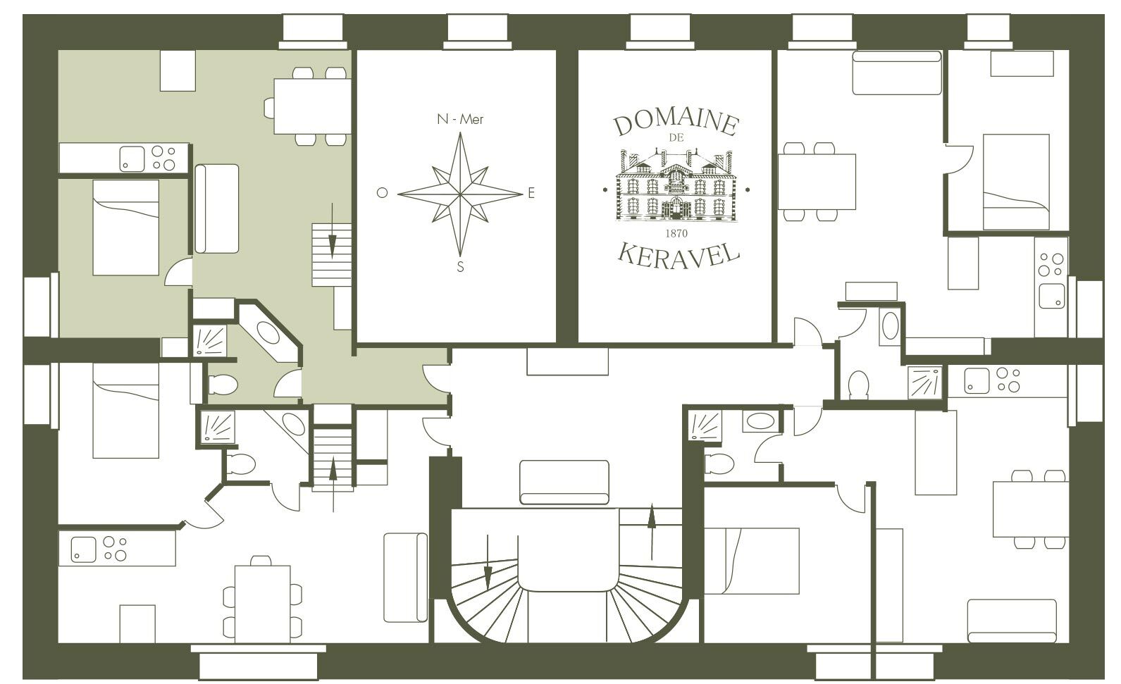 Plan d’étage du Domaine de Keravel, comprenant un escalier central, plusieurs chambres, une cuisine et un coin repas.