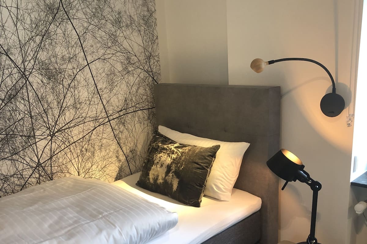 Basic Single Room (Urban) | Hypo-allergenic bedding available, in-room safe, desk, laptop workspace