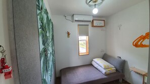 Single Room | Blackout drapes, free WiFi - Tour de Jeju (Jeju City)