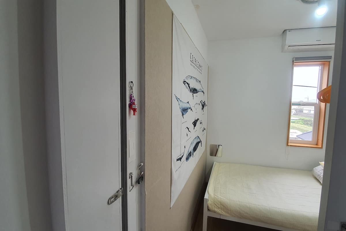 Blackout curtains, free WiFi