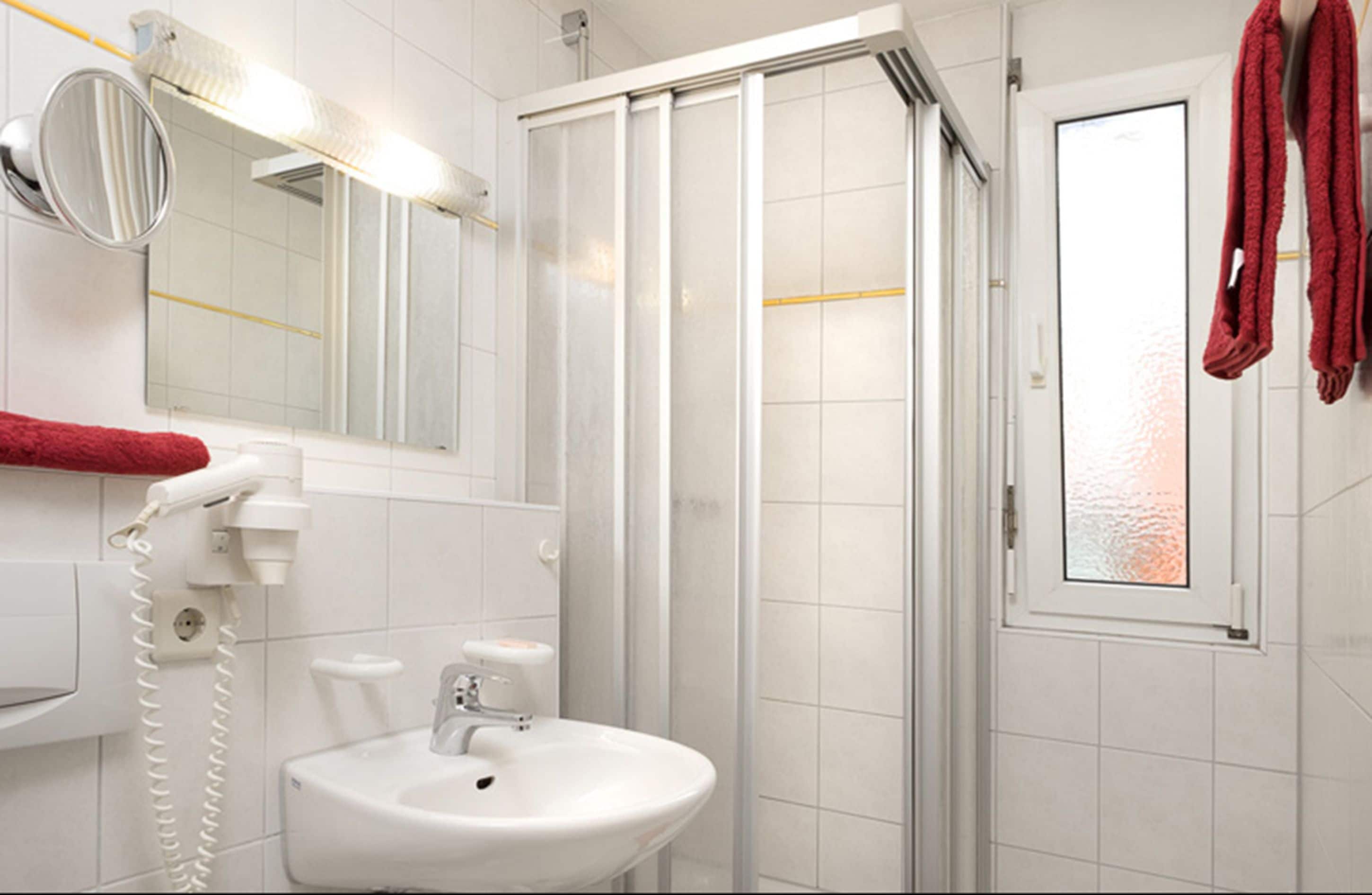 shower, free toiletries, hair dryer, towels